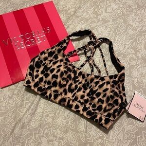 NWT Victoria secret cheetah print sports bra size XS or small​​​​​​​​